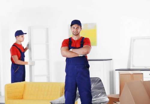 Local storage support for moving and decluttering in Palmers Green